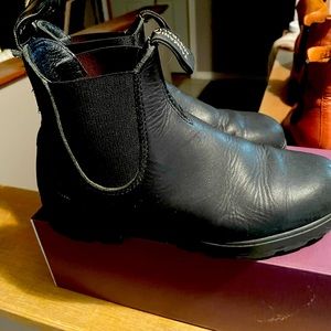 Blundstones women’s size 8